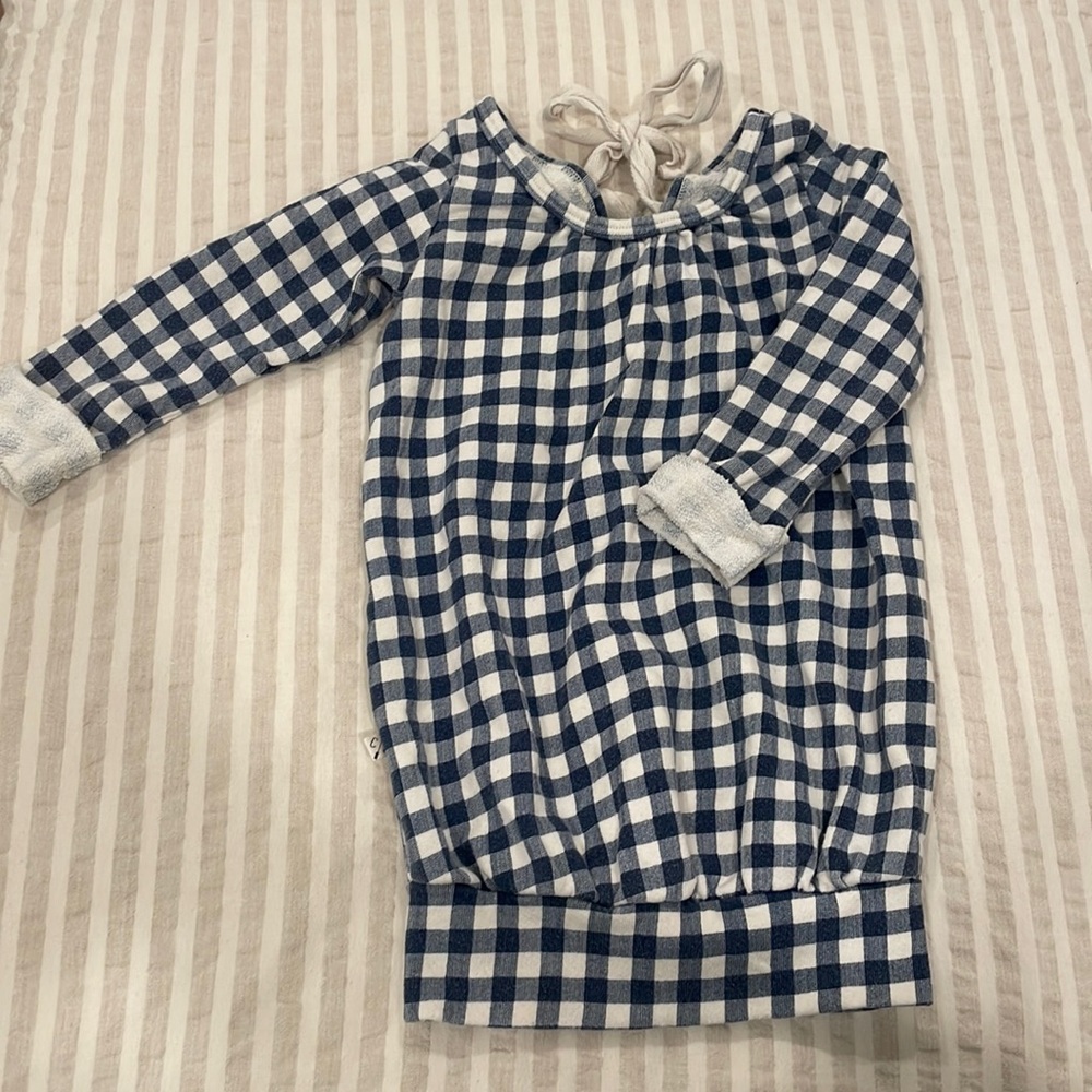 Childhoods- navy plaid ribbon dress
Size 4T